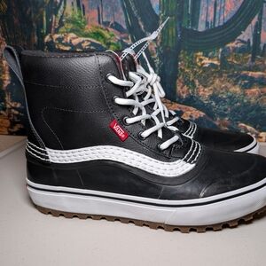 Men’s Size 9.5 Vans MTE Standard Mid Waterproof Boot
